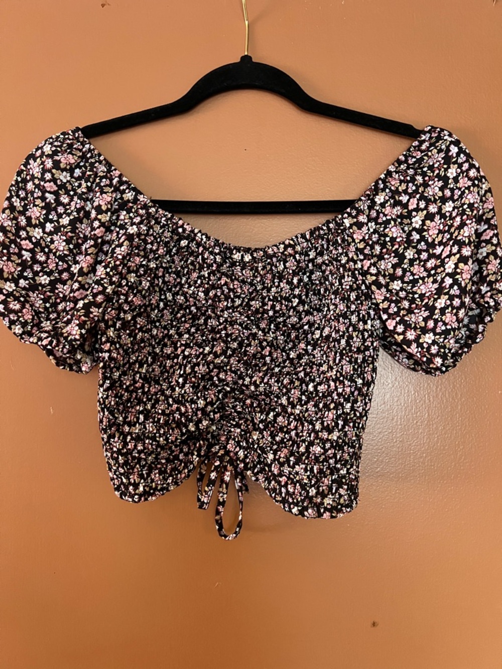 Love Tree Black Floral Smocked Puff-Sleeve Crop Top
